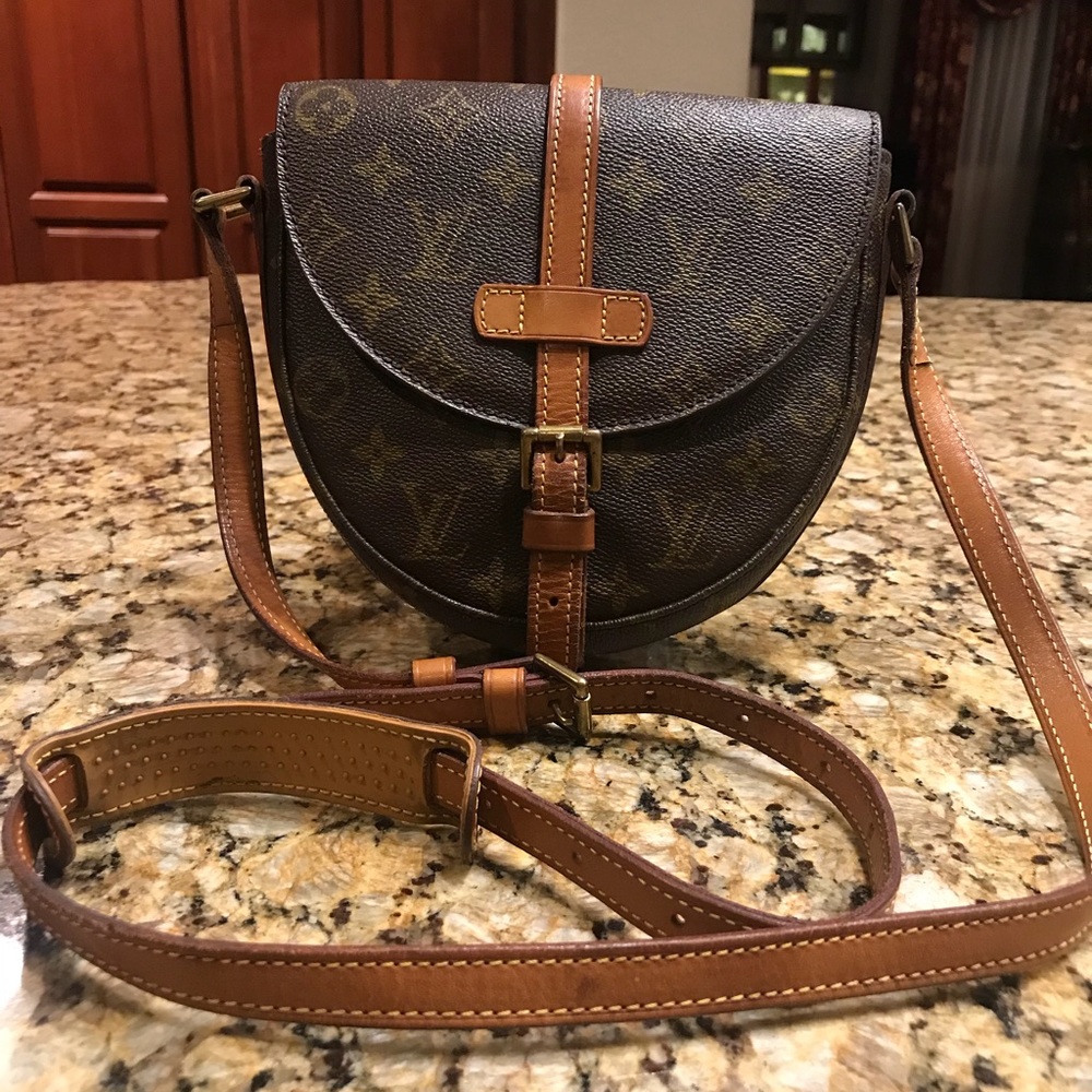AUTHENTIC LV CHANTILLY PM CROSS BODY BAG